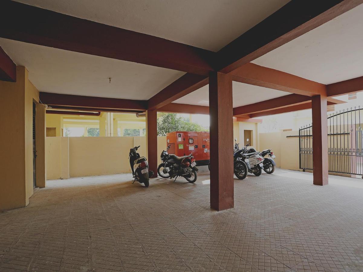 Oyo 17276 The Maple Tree Hotels Bhubaneswar Exteriör bild